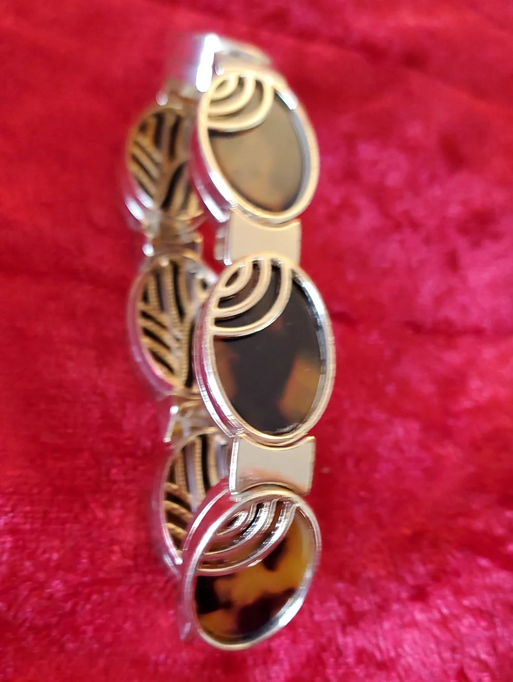Gold Tone Stretch Bracelet Cut Out Detail Acrylic Tortoise Inlay Fillagree Back